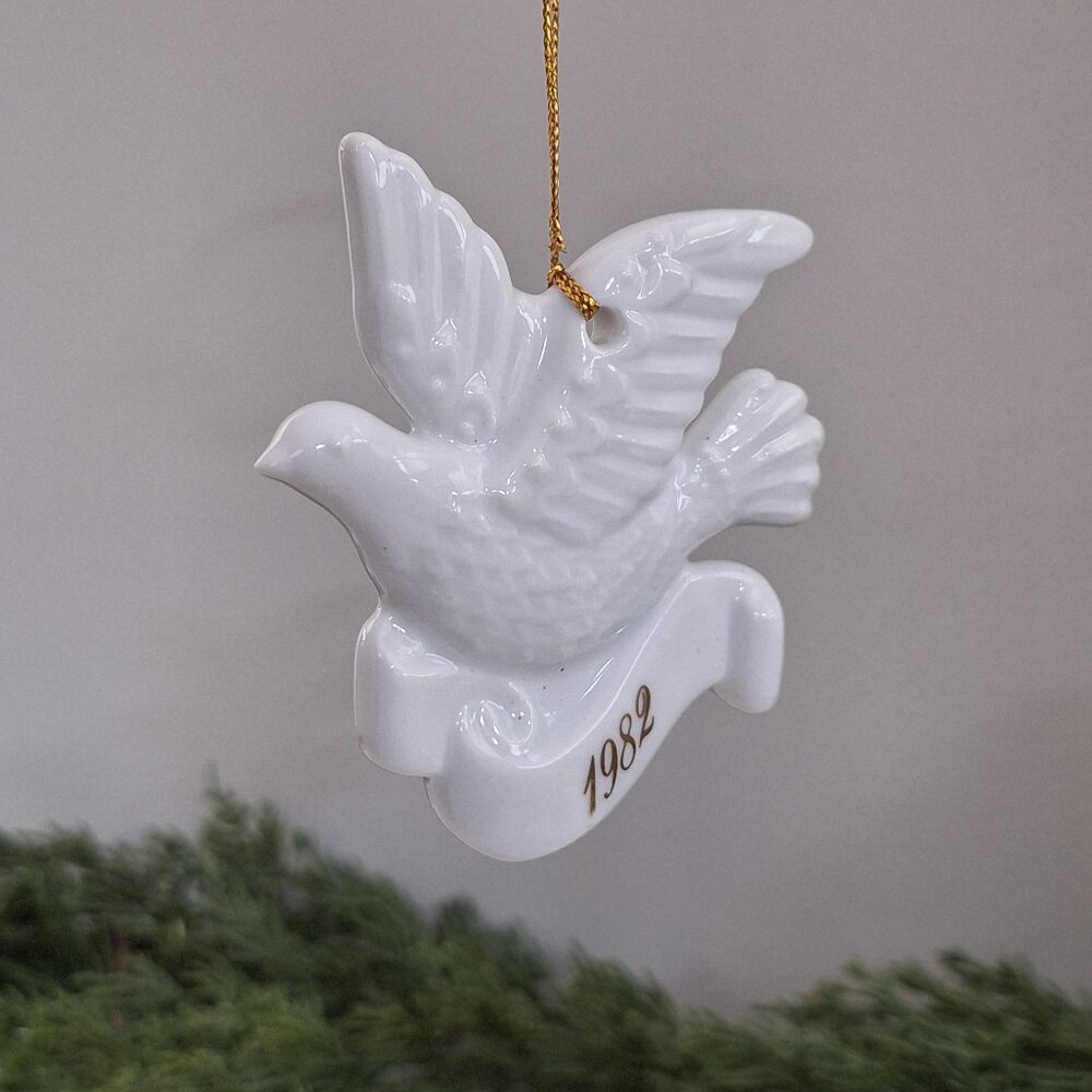 1982 Christmas ornament ( Avon dove bird ornament vintage )